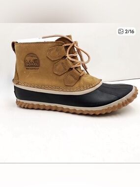 Sorel Tan and Black Chukka Boots